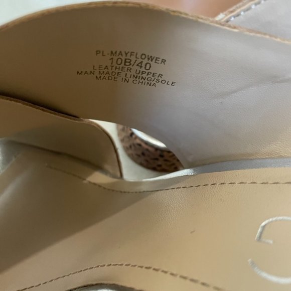 Size 10 BCBG Tan/Camel Wedge sandals - Picture 4 of 5